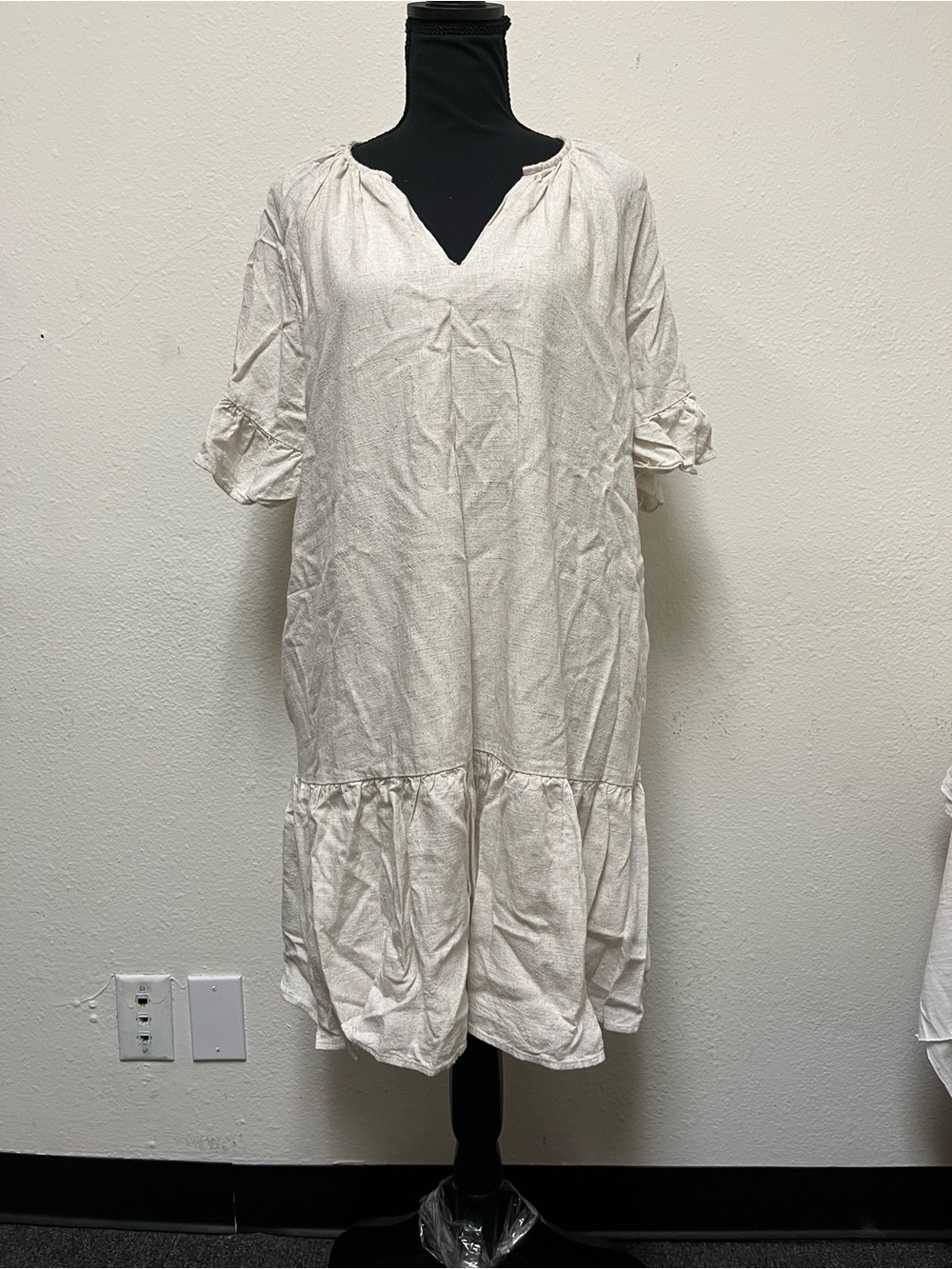 Beige Flowy Sleeve Dress Women’s Size Large – Lined – Lightweight
